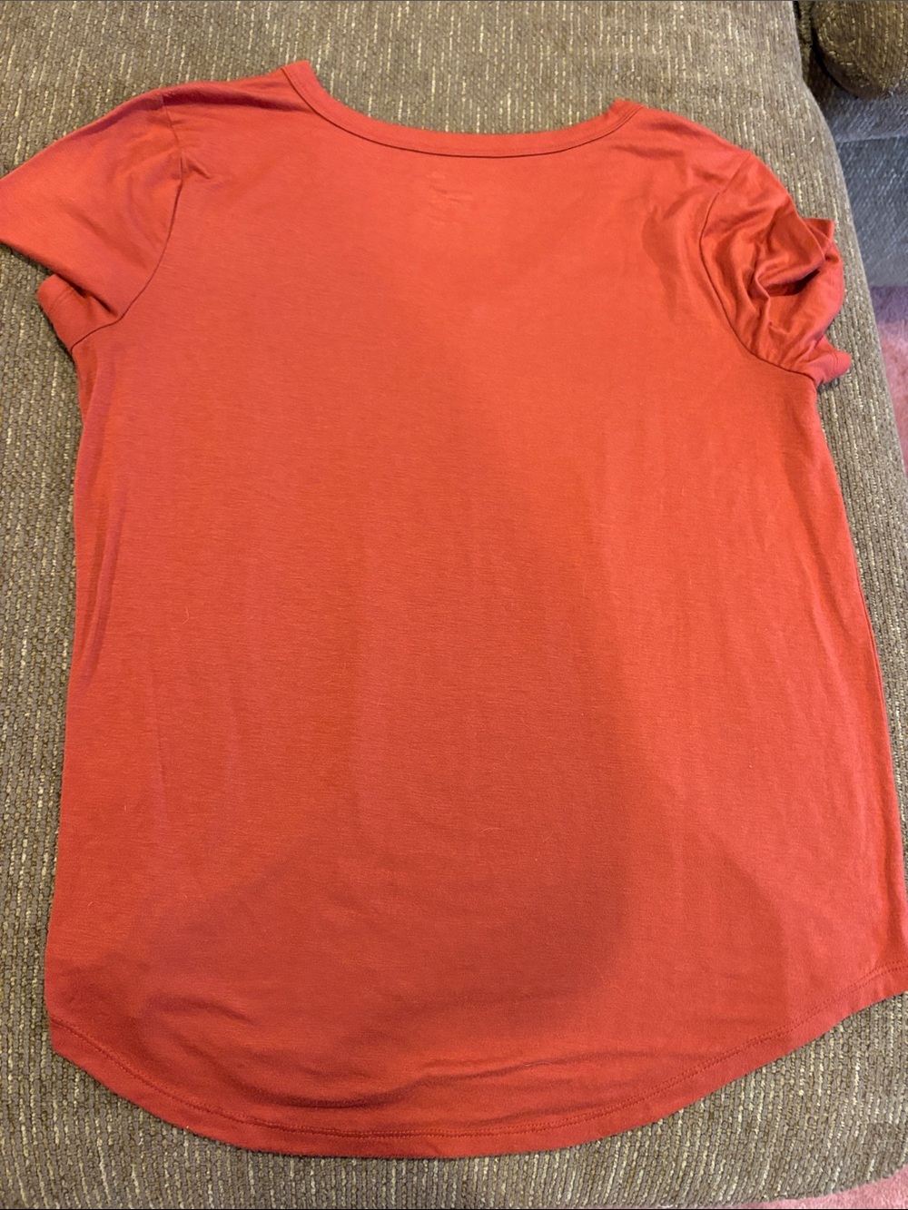 SO Short Sleeve V-Neck Tee in Rust - Picture 5 of 5